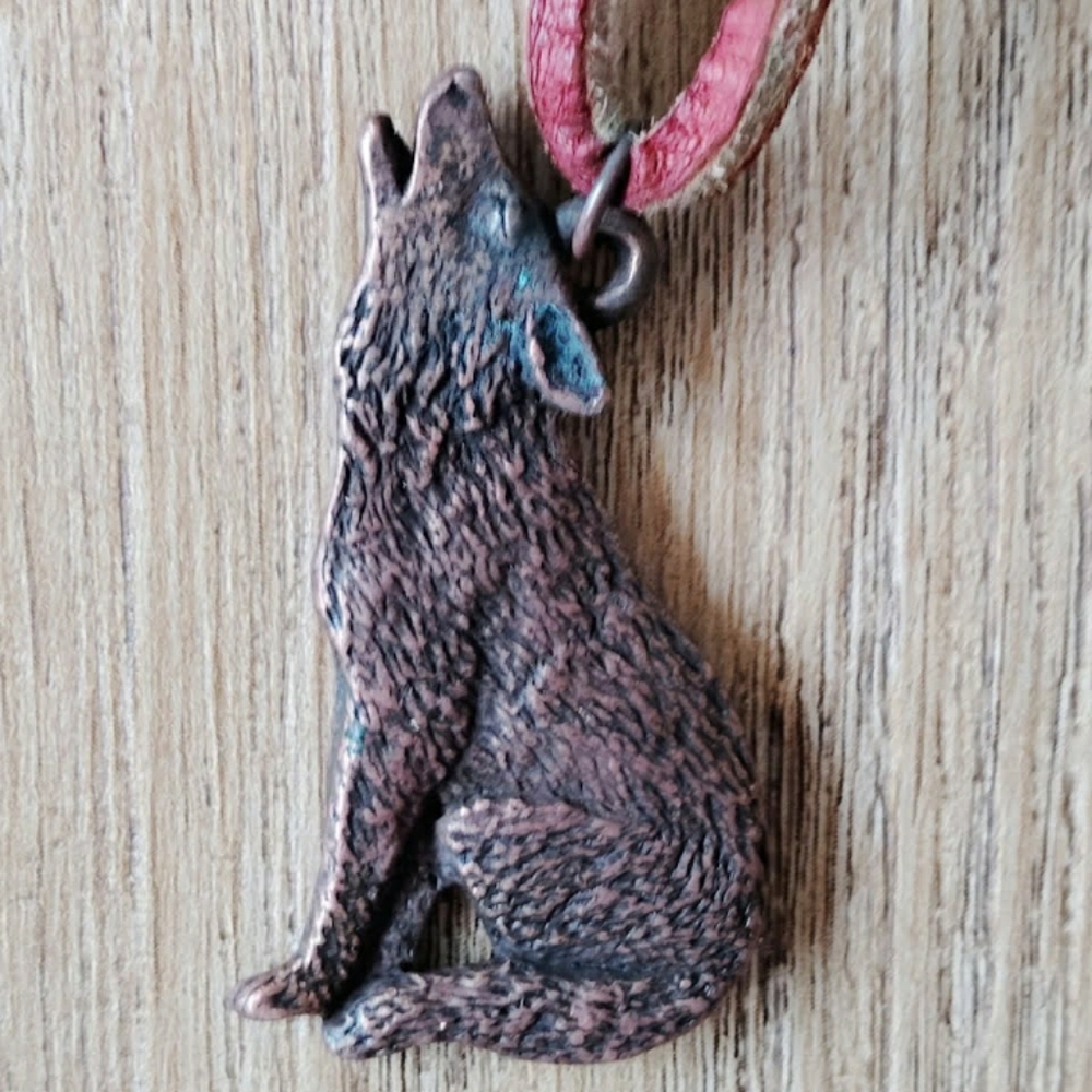 Hand Crafted Copper Wolf Pendant Necklace / 2" Howling Wolf Figure Necklace - Picture 8 of 11